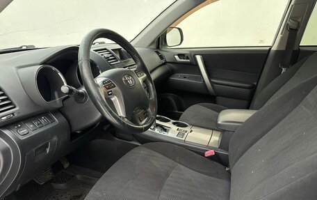 Toyota Highlander III, 2013 год, 1 950 000 рублей, 9 фотография