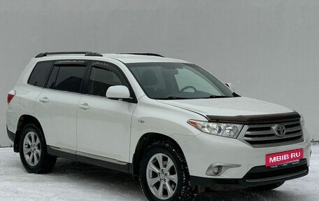 Toyota Highlander III, 2013 год, 1 950 000 рублей, 3 фотография