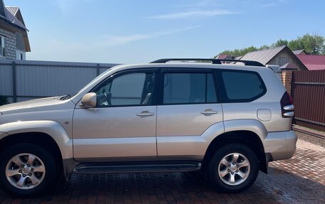 Toyota Land Cruiser Prado 120 рестайлинг, 2006 год, 2 300 000 рублей, 1 фотография