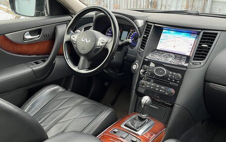 Infiniti FX II, 2013 год, 2 550 000 рублей, 34 фотография