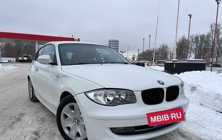 BMW 1 серия, 2011 год, 720 000 рублей, 2 фотография