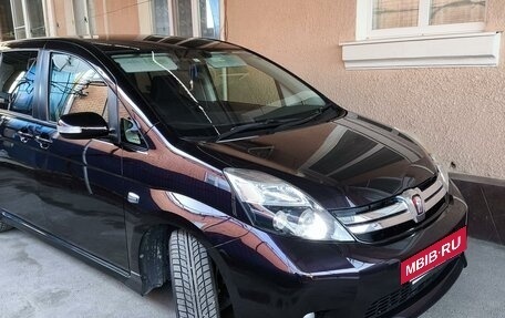 Toyota ISis I, 2012 год, 1 490 000 рублей, 2 фотография