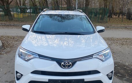 Toyota RAV4, 2018 год, 3 850 000 рублей, 3 фотография