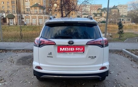 Toyota RAV4, 2018 год, 3 850 000 рублей, 4 фотография