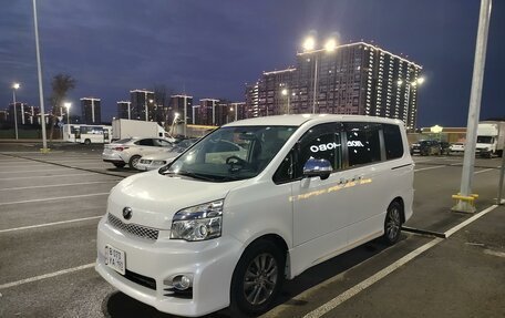 Toyota Voxy II, 2013 год, 1 950 000 рублей, 7 фотография