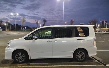 Toyota Voxy II, 2013 год, 1 950 000 рублей, 5 фотография