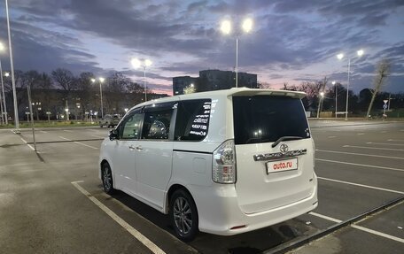 Toyota Voxy II, 2013 год, 1 950 000 рублей, 12 фотография