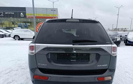 Mitsubishi Outlander III рестайлинг 3, 2014 год, 1 859 000 рублей, 6 фотография