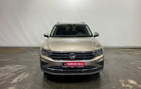 Volkswagen Tiguan II, 2020 год, 2 600 000 рублей, 2 фотография