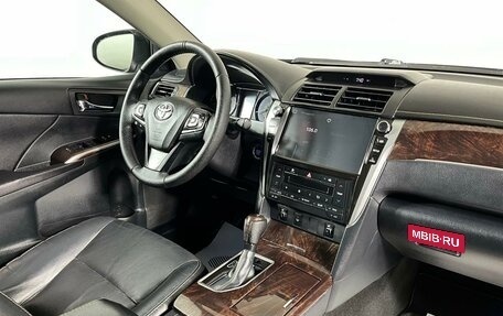 Toyota Camry, 2017 год, 2 099 000 рублей, 13 фотография