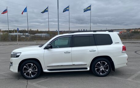 Toyota Land Cruiser 200, 2017 год, 7 650 000 рублей, 3 фотография