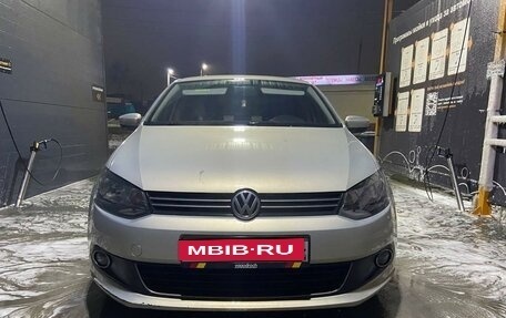 Volkswagen Polo VI (EU Market), 2012 год, 750 000 рублей, 1 фотография