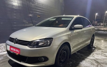 Volkswagen Polo VI (EU Market), 2012 год, 750 000 рублей, 2 фотография