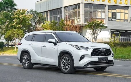 Toyota Highlander, 2022 год, 4 100 000 рублей, 3 фотография