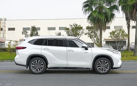 Toyota Highlander, 2022 год, 4 100 000 рублей, 6 фотография