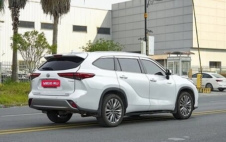 Toyota Highlander, 2022 год, 4 100 000 рублей, 5 фотография