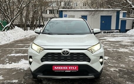 Toyota RAV4, 2021 год, 3 380 000 рублей, 1 фотография