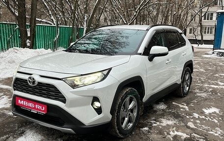 Toyota RAV4, 2021 год, 3 380 000 рублей, 2 фотография