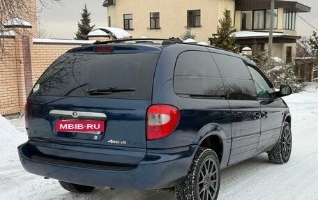 Chrysler Voyager IV, 2004 год, 910 000 рублей, 3 фотография