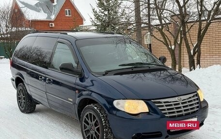 Chrysler Voyager IV, 2004 год, 910 000 рублей, 2 фотография