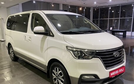 Hyundai H-1 II рестайлинг, 2021 год, 4 569 000 рублей, 3 фотография