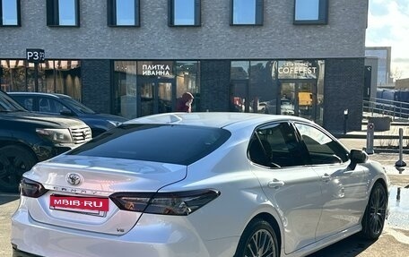 Toyota Camry, 2018 год, 3 645 000 рублей, 2 фотография