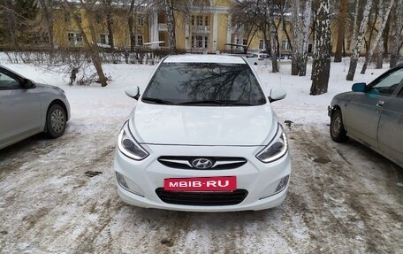 Hyundai Solaris II рестайлинг, 2014 год, 1 000 000 рублей, 6 фотография