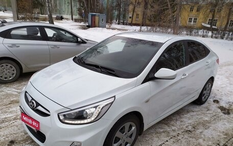 Hyundai Solaris II рестайлинг, 2014 год, 1 000 000 рублей, 2 фотография