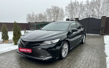 Toyota Camry, 2020 год, 3 790 000 рублей, 2 фотография