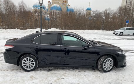 Toyota Camry, 2021 год, 2 400 000 рублей, 5 фотография