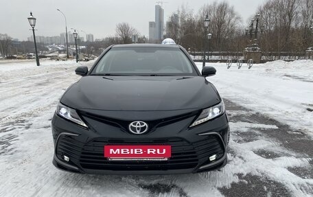 Toyota Camry, 2021 год, 2 400 000 рублей, 2 фотография