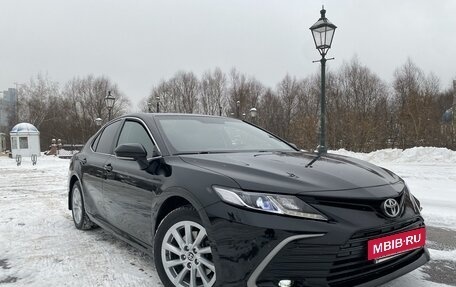 Toyota Camry, 2021 год, 2 400 000 рублей, 3 фотография