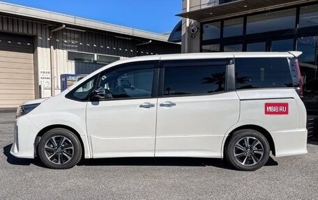 Toyota Noah III, 2021 год, 2 005 000 рублей, 2 фотография