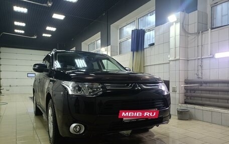 Mitsubishi Outlander III рестайлинг 3, 2012 год, 1 970 000 рублей, 10 фотография