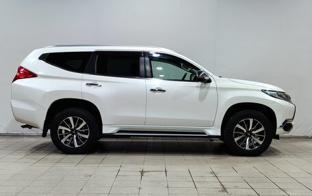 Mitsubishi Pajero Sport III рестайлинг, 2016 год, 2 850 000 рублей, 4 фотография