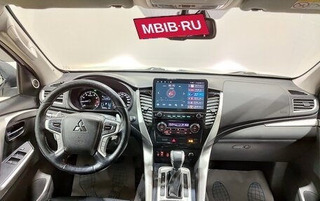 Mitsubishi Pajero Sport III рестайлинг, 2016 год, 2 850 000 рублей, 15 фотография