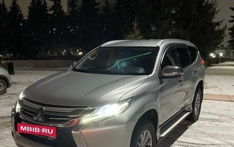 Mitsubishi Pajero Sport III рестайлинг, 2017 год, 3 000 000 рублей, 8 фотография