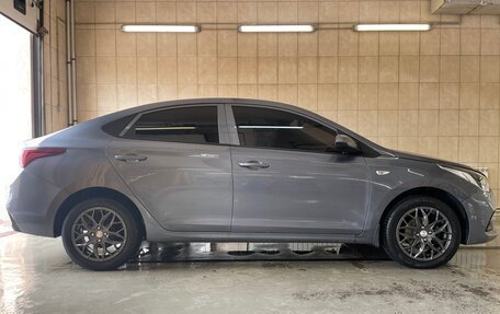 Hyundai Solaris II рестайлинг, 2018 год, 1 100 000 рублей, 3 фотография