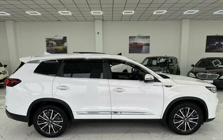 Chery Tiggo 8 Pro, 2021 год, 2 399 000 рублей, 12 фотография