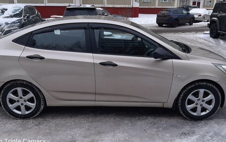 Hyundai Solaris II рестайлинг, 2011 год, 530 000 рублей, 9 фотография