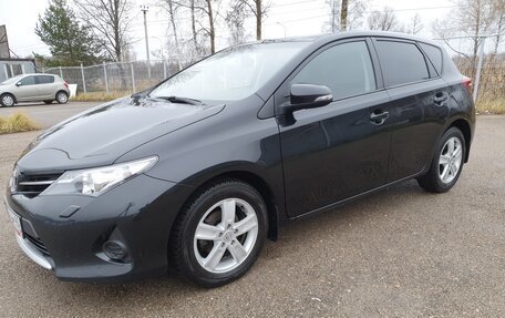 Toyota Auris II, 2013 год, 1 249 000 рублей, 2 фотография