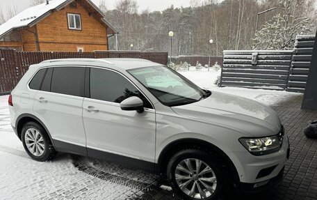 Volkswagen Tiguan II, 2017 год, 2 690 000 рублей, 2 фотография