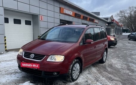 Volkswagen Touran III, 2004 год, 635 000 рублей, 2 фотография