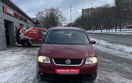 Volkswagen Touran III, 2004 год, 635 000 рублей, 3 фотография