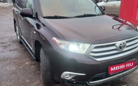 Toyota Highlander III, 2011 год, 1 950 000 рублей, 2 фотография