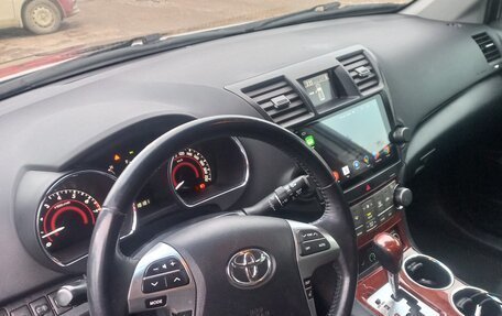 Toyota Highlander III, 2011 год, 1 950 000 рублей, 12 фотография