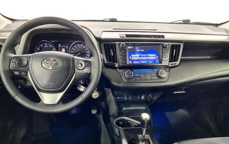 Toyota RAV4, 2017 год, 2 590 000 рублей, 13 фотография