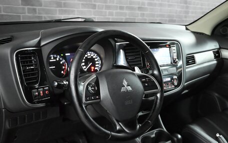 Mitsubishi Outlander III рестайлинг 3, 2013 год, 1 650 000 рублей, 11 фотография