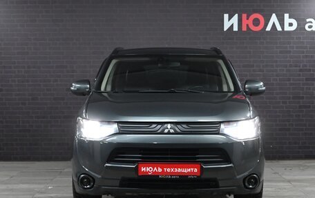 Mitsubishi Outlander III рестайлинг 3, 2013 год, 1 650 000 рублей, 2 фотография