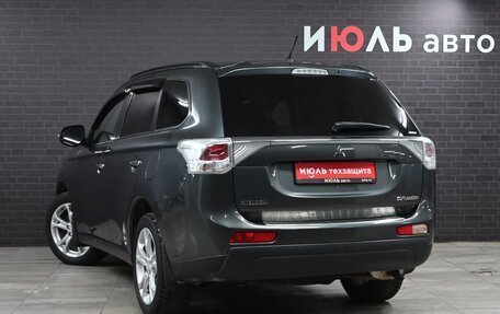 Mitsubishi Outlander III рестайлинг 3, 2013 год, 1 650 000 рублей, 6 фотография